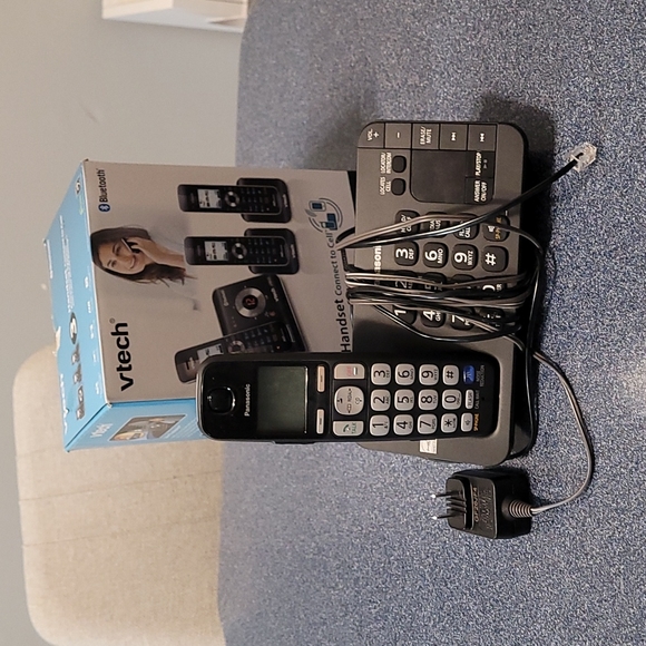 Vtech 3 Handset Connect to Cell and DECT 6.0 Cordless Headset - Picture 7 of 9